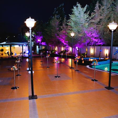 Geneva Hotel Аман Екстериор снимка