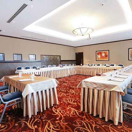Geneva Hotel Аман Екстериор снимка