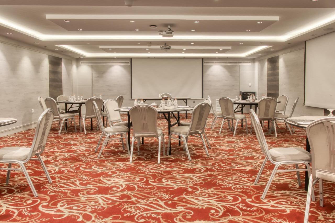 Geneva Hotel Аман Екстериор снимка