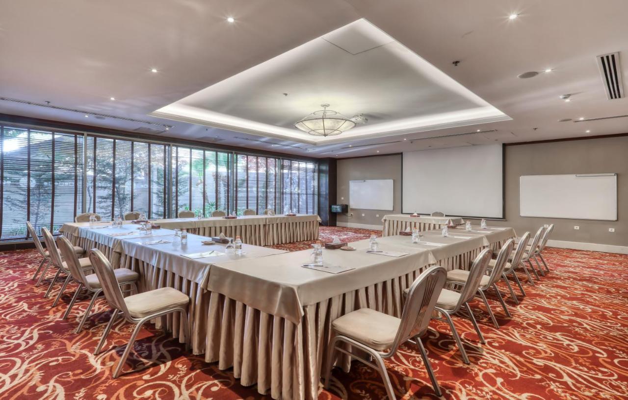 Geneva Hotel Аман Екстериор снимка