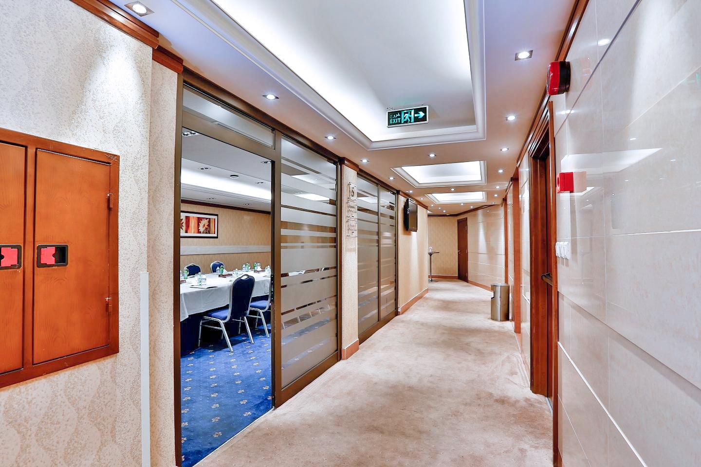 Geneva Hotel Аман Екстериор снимка