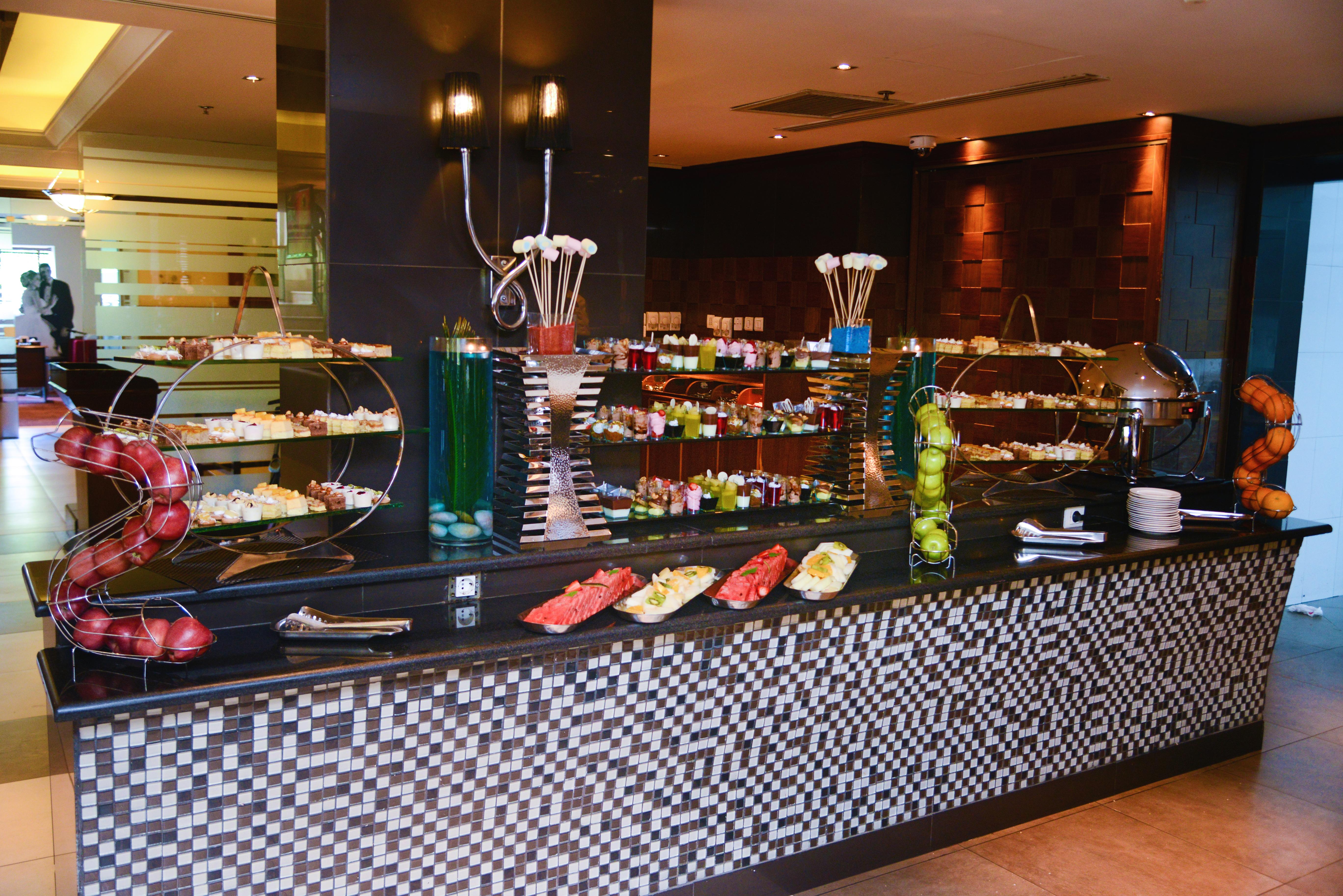 Geneva Hotel Аман Екстериор снимка