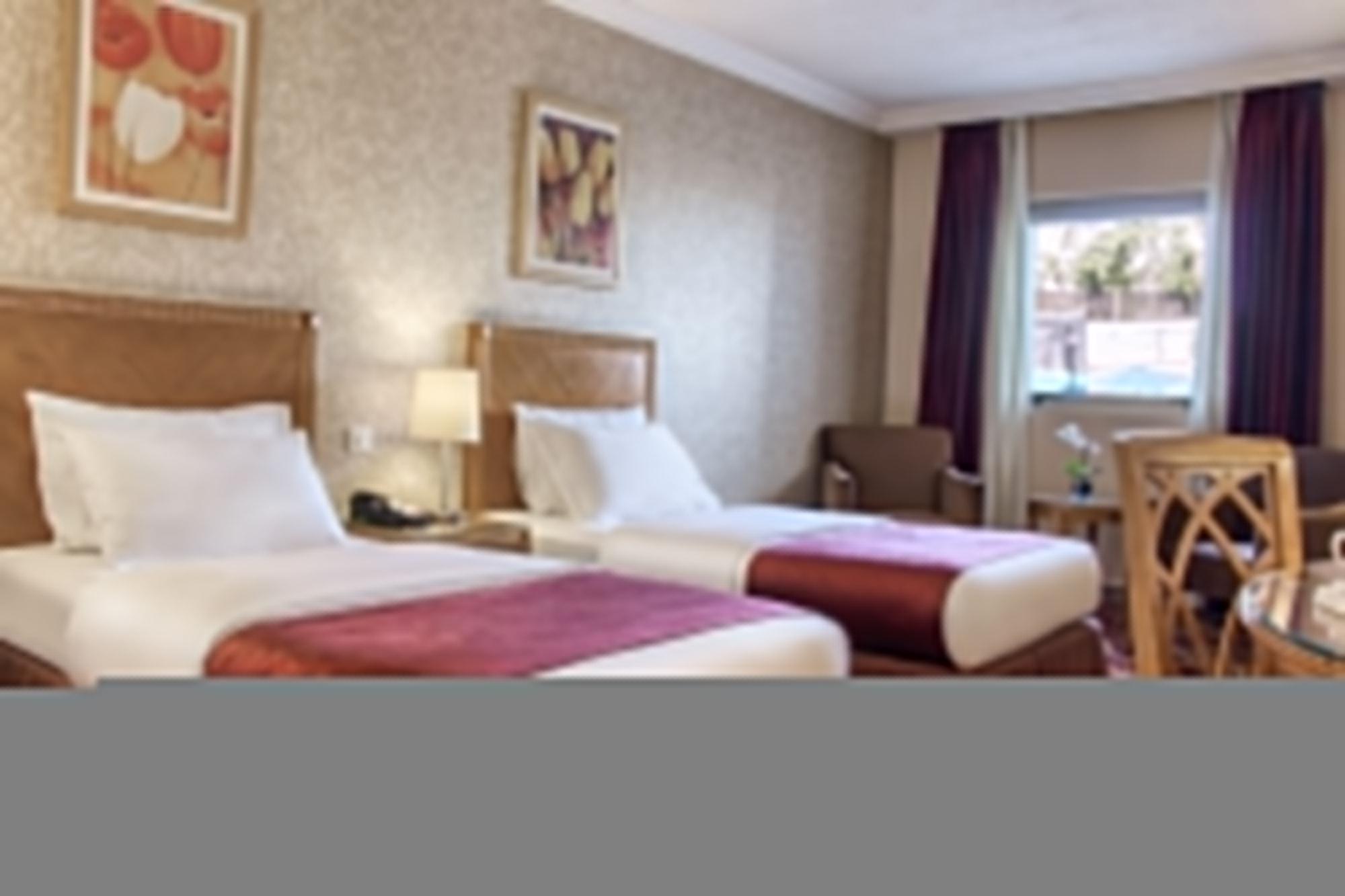 Geneva Hotel Аман Екстериор снимка