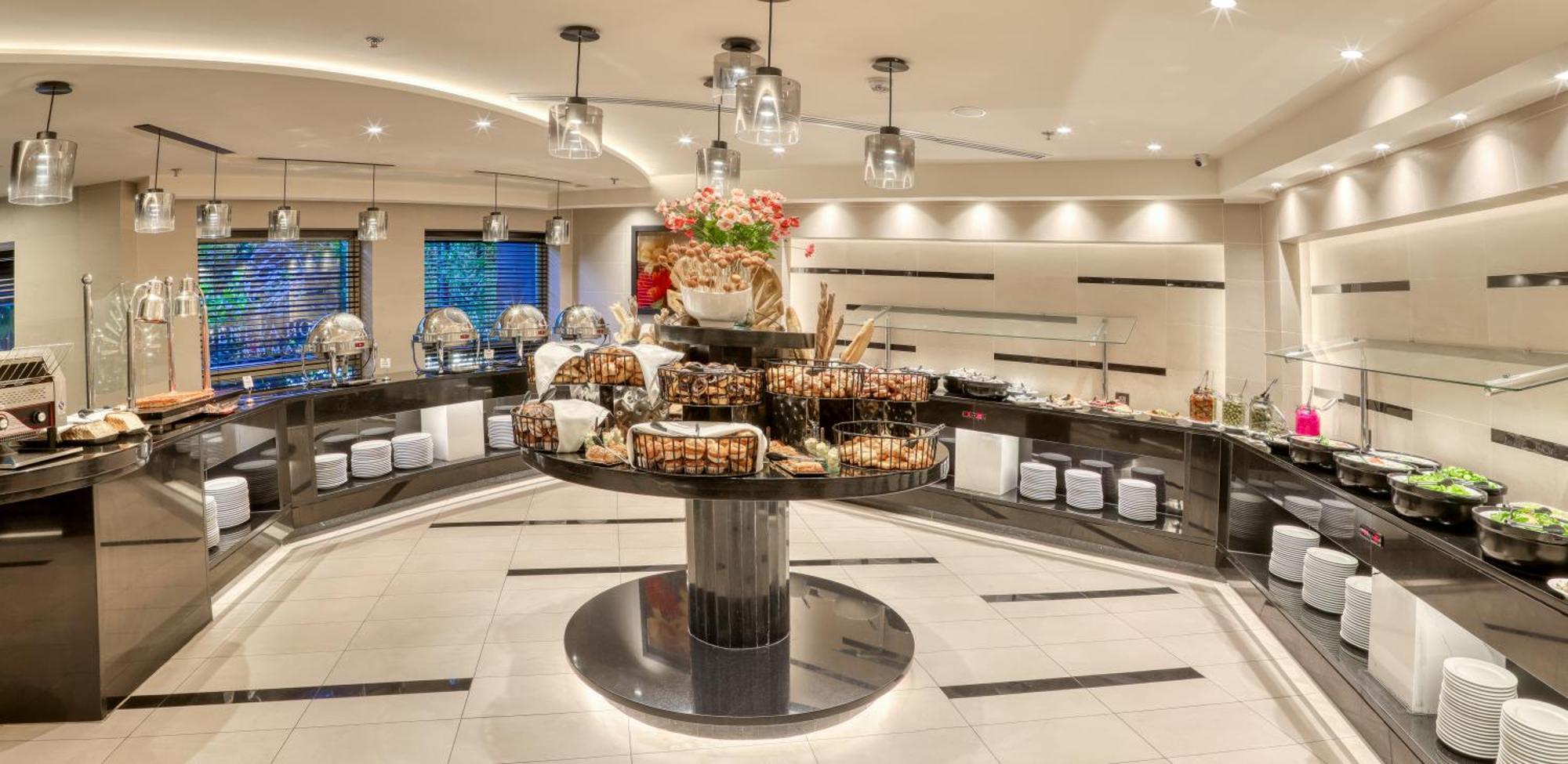 Geneva Hotel Аман Екстериор снимка