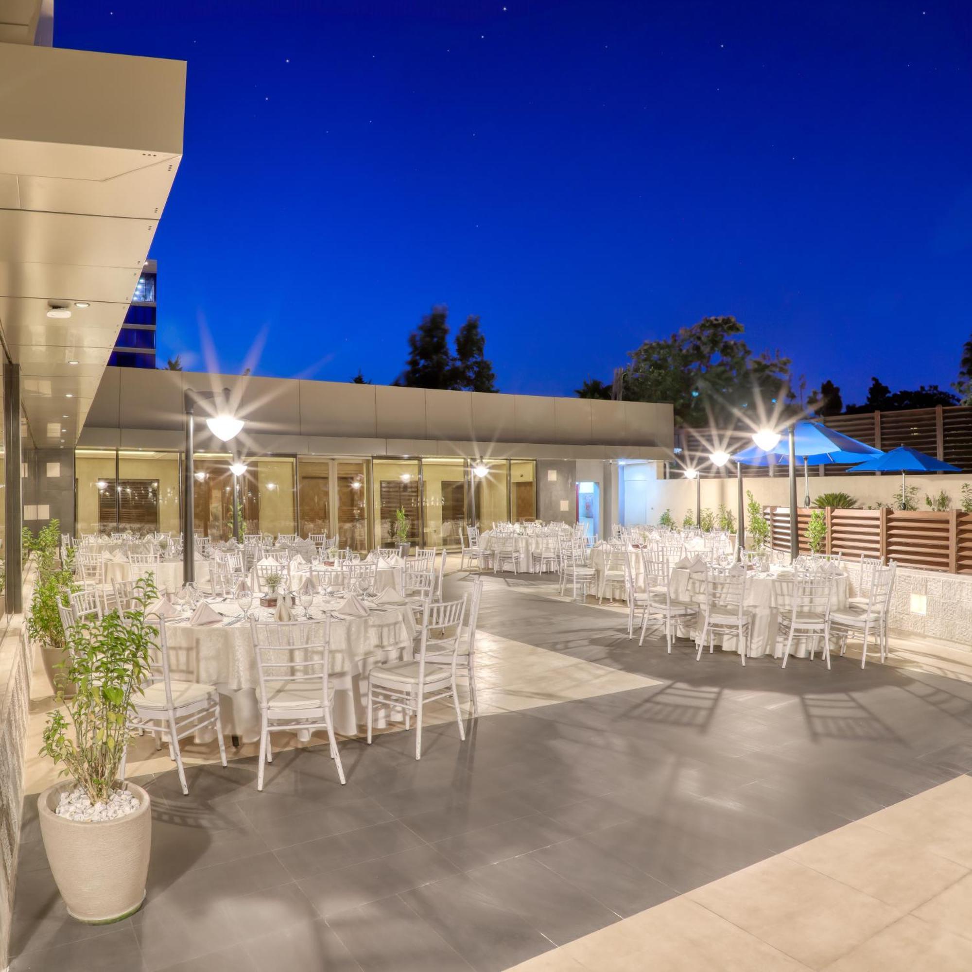 Geneva Hotel Аман Екстериор снимка