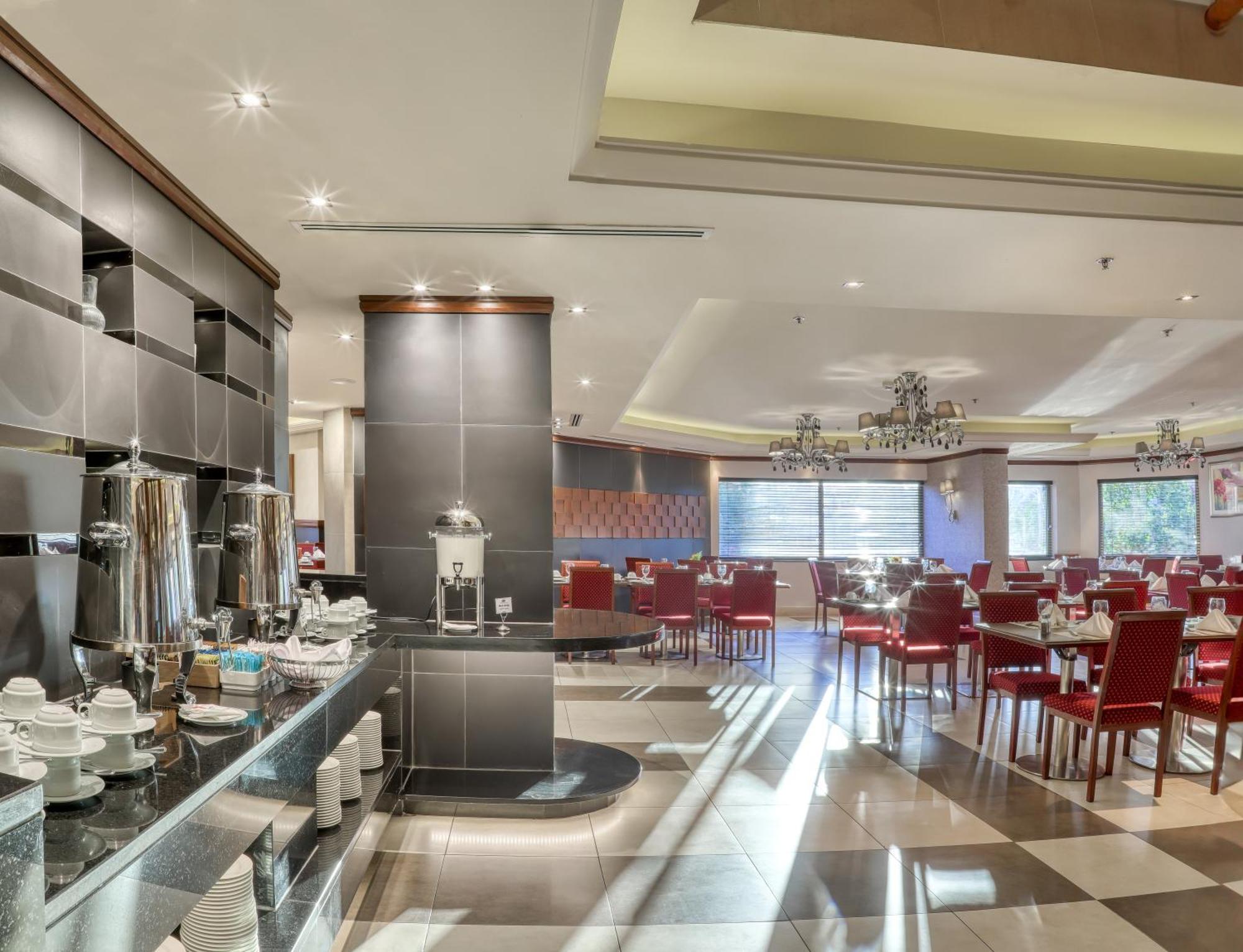 Geneva Hotel Аман Екстериор снимка