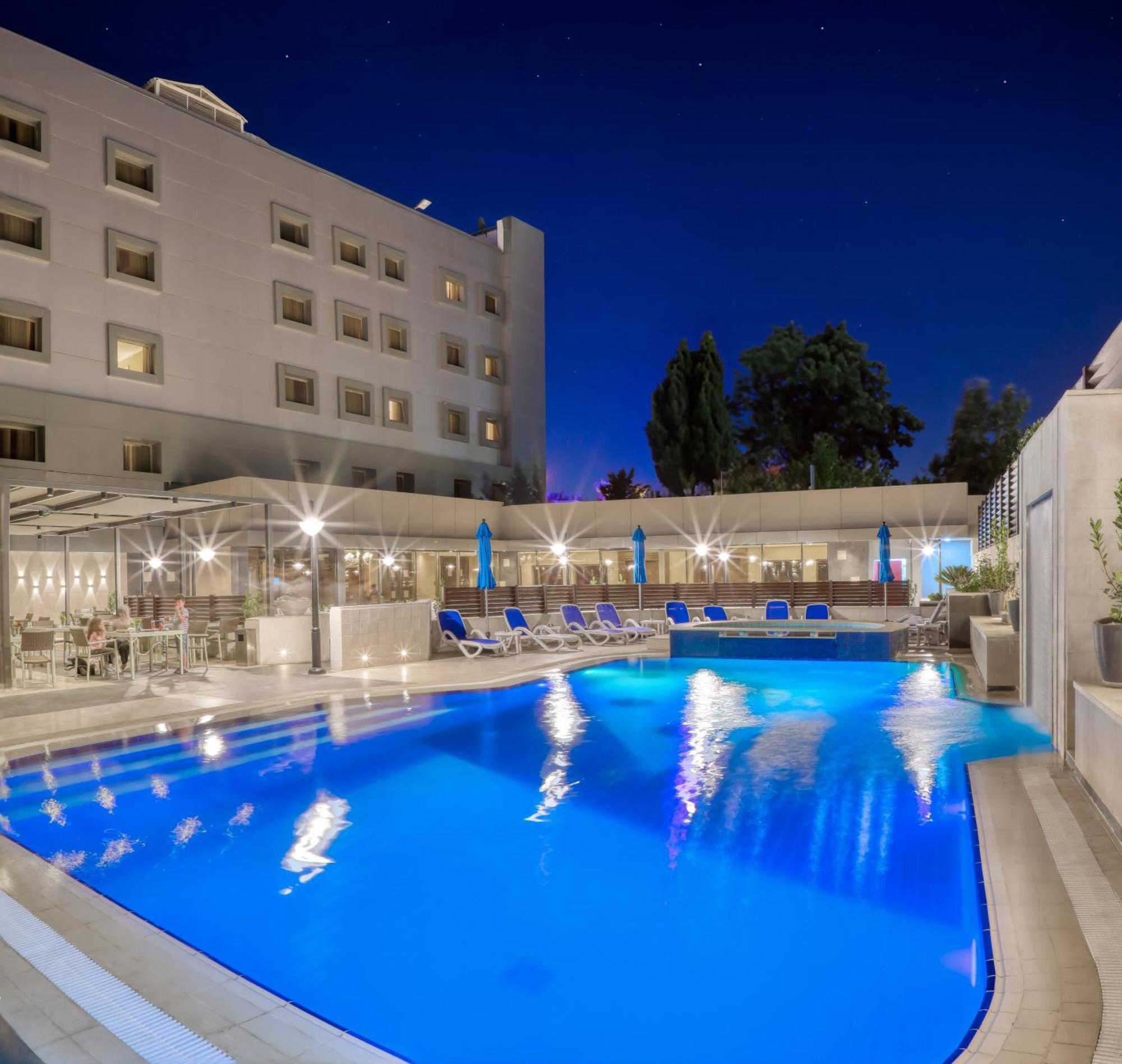 Geneva Hotel Аман Екстериор снимка