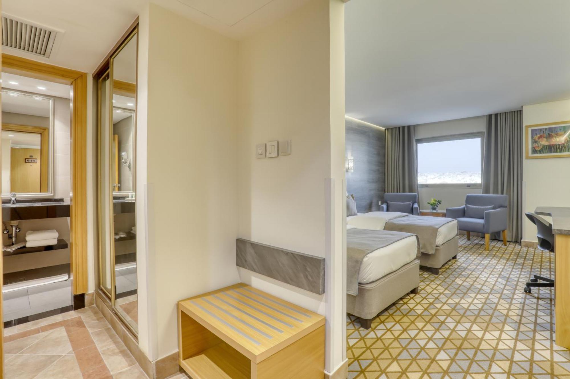 Geneva Hotel Аман Екстериор снимка