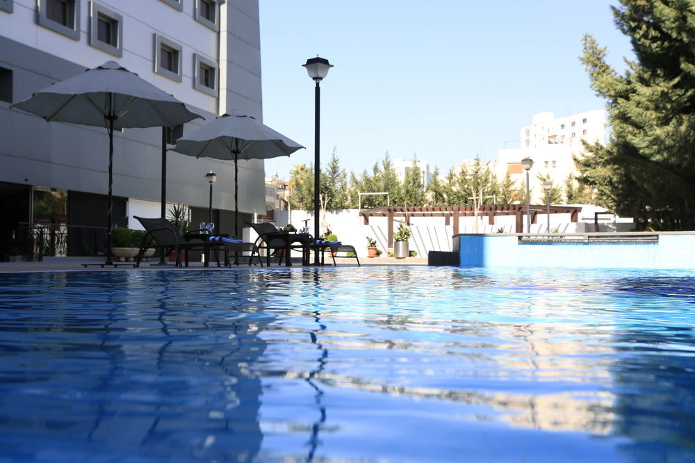 Geneva Hotel Аман Екстериор снимка